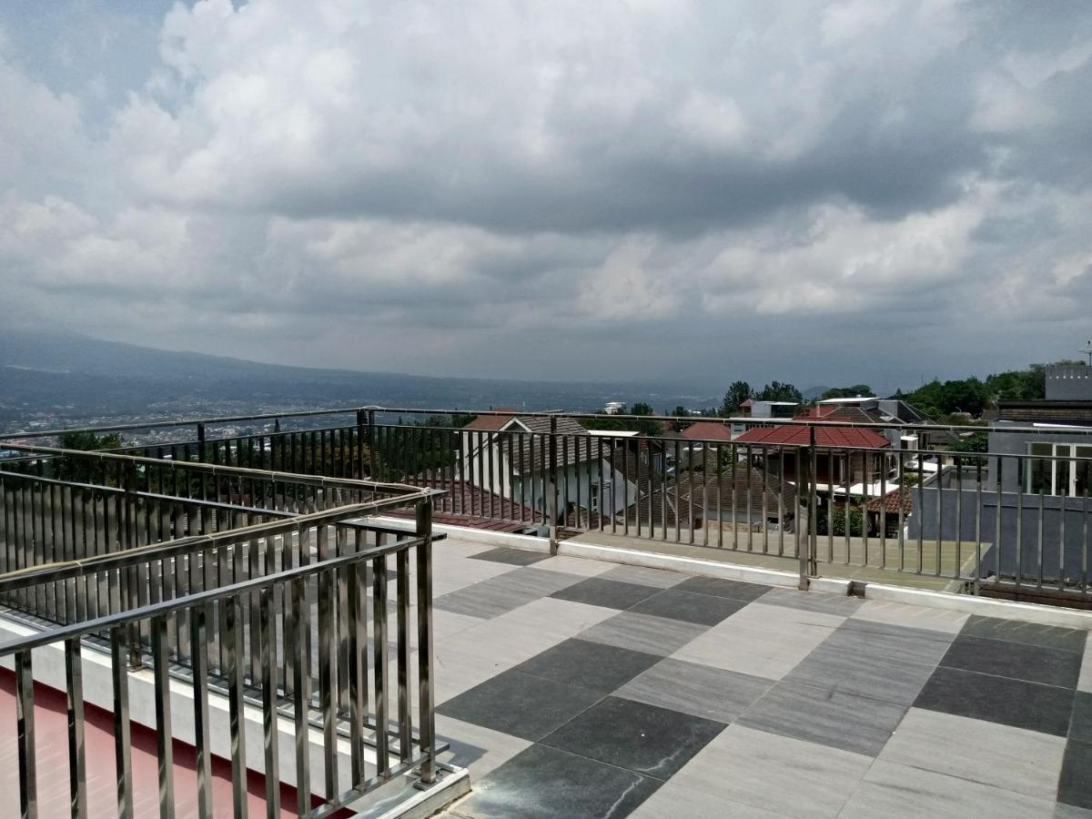 Villa Valencia  Batu  Exterior foto