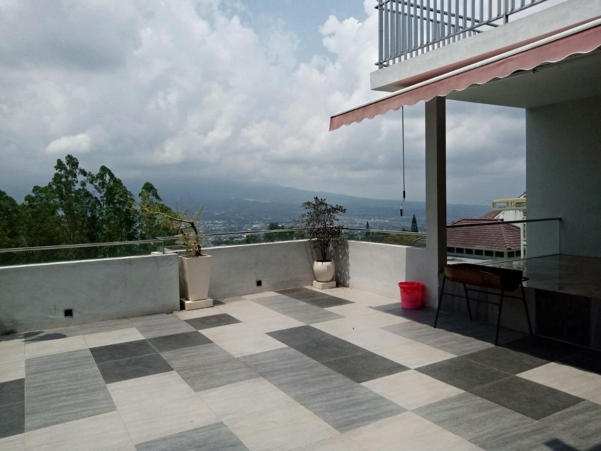Villa Valencia  Batu  Exterior foto